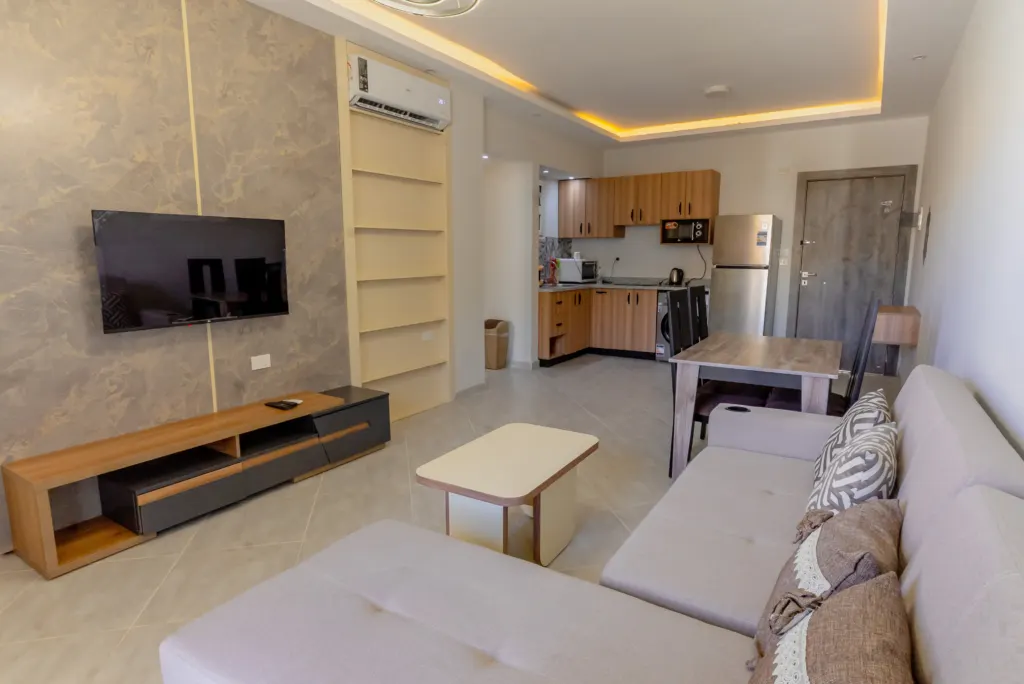 One-bedroom apartment at Panorama View, Sahl Hasheesh – living room and open kitchen