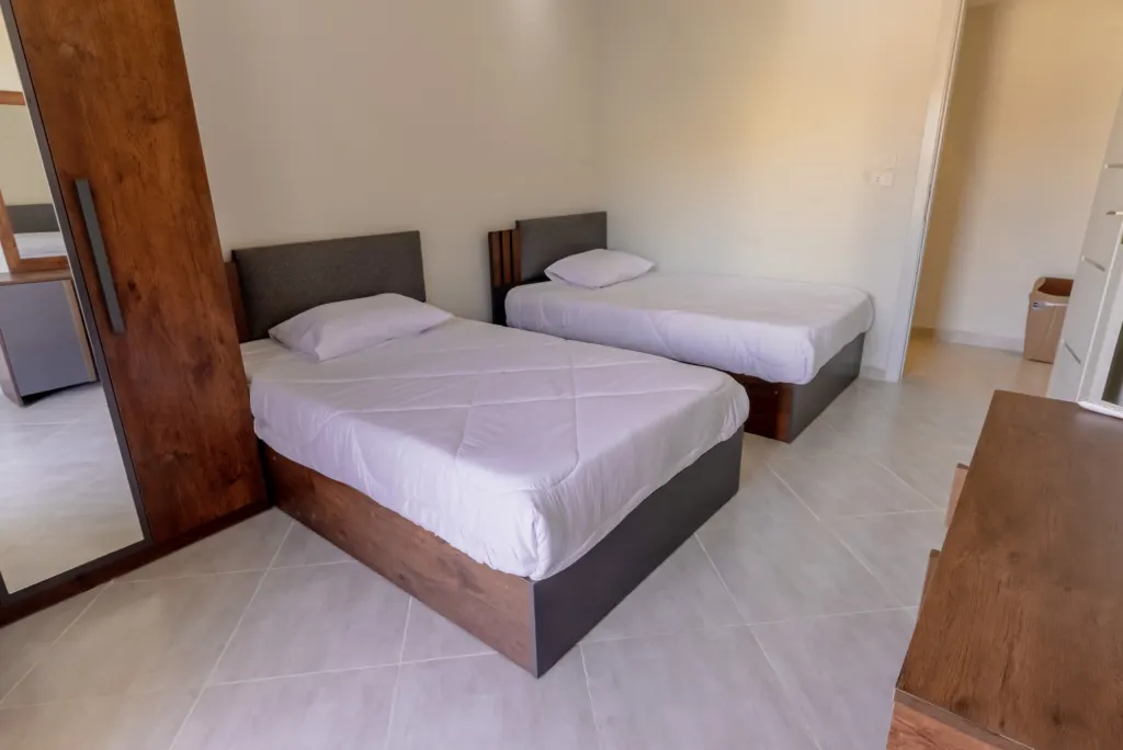 One-bedroom apartment at Panorama View, Sahl Hasheesh – bedroom with twin beds