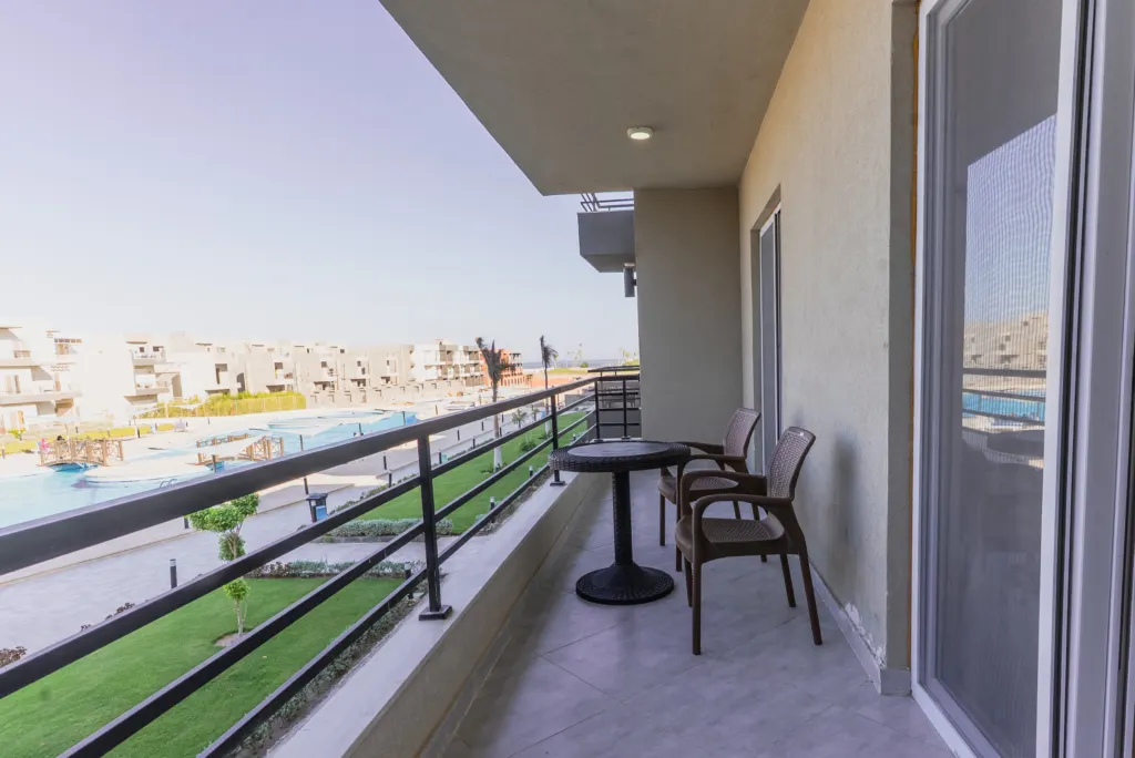 One-bedroom apartment at Panorama View, Sahl Hasheesh – balcony with pool view