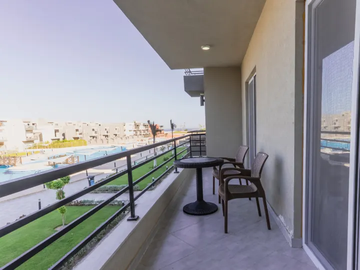 One-bedroom apartment at Panorama View, Sahl Hasheesh – balcony with pool view