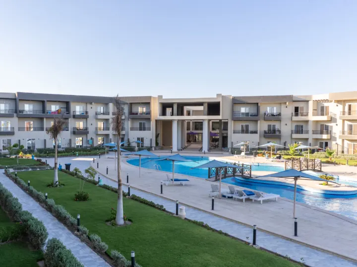 Panorama View resort in Sahl Hasheesh – swimming pools and apartment buildings