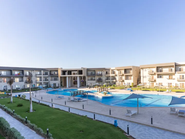Two-bedroom apartment at Panorama View, Sahl Hasheesh – pool view from the apartment