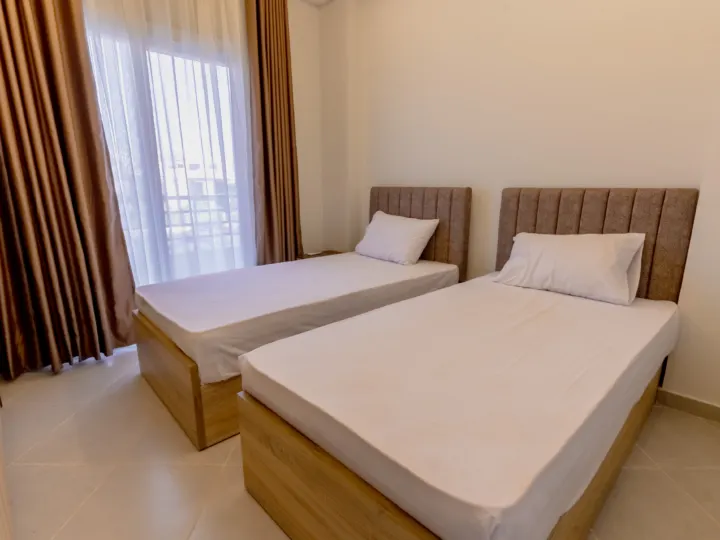 Two-bedroom apartment at Panorama View, Sahl Hasheesh – bedroom with twin beds