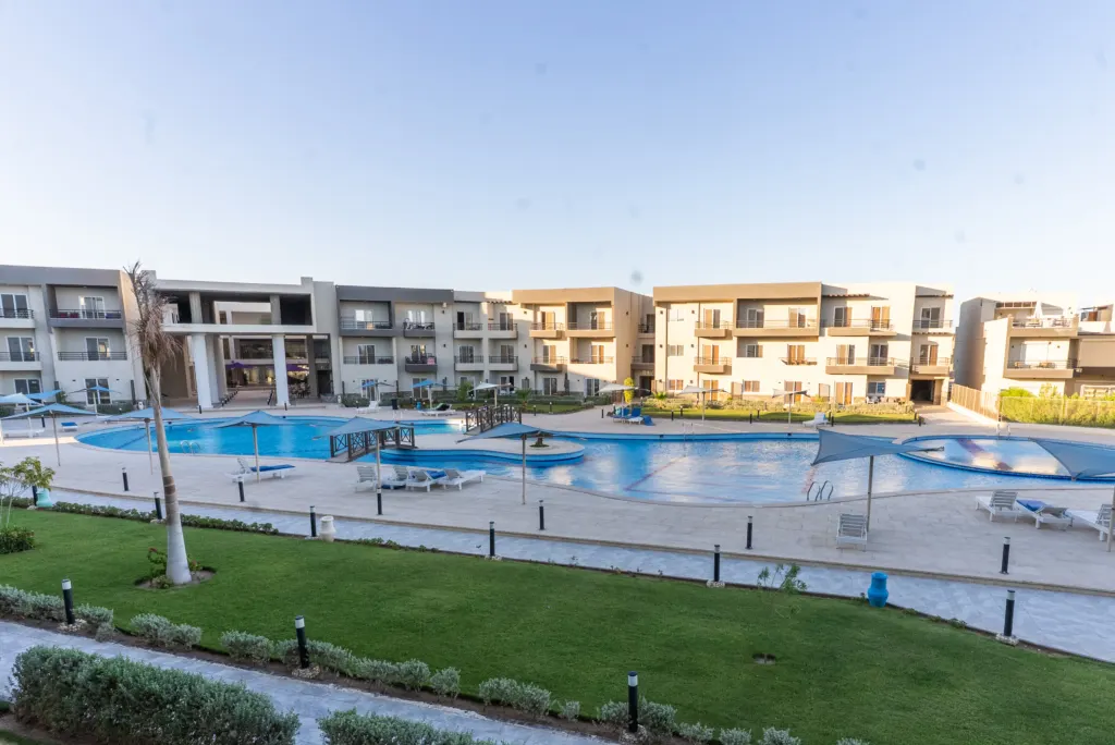 Two-bedroom apartment at Panorama View, Sahl Hasheesh – pool view from the apartment